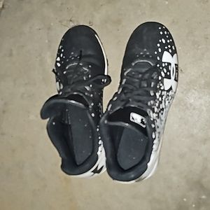 Under Armour baseball cleats size 3